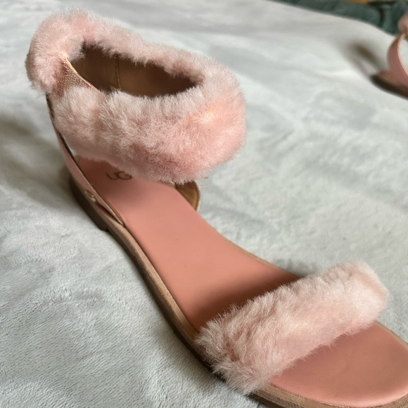 UGG sandals - Picture 3 of 4